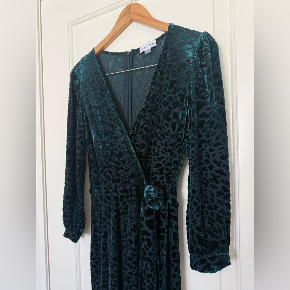 Calvin Klein Green Velvet Burnout Leopard Print Faux Wrap V Neck Midi Dress 6 - Picture 4 of 12